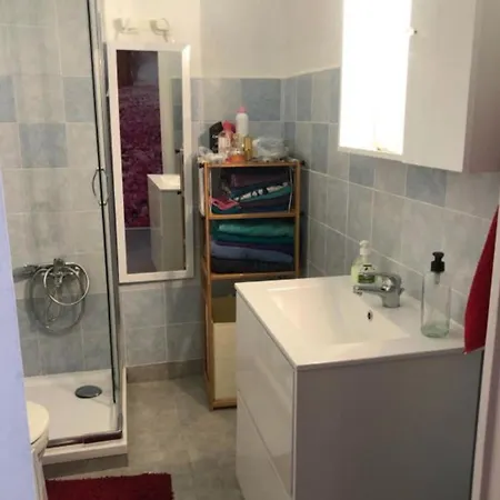 شقة Fully Equipped For 3, Near Negresco