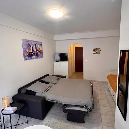 Fully Equipped For 3, Near Negresco شقة *