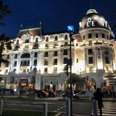 Fully Equipped For 3, Near Negresco Nicea